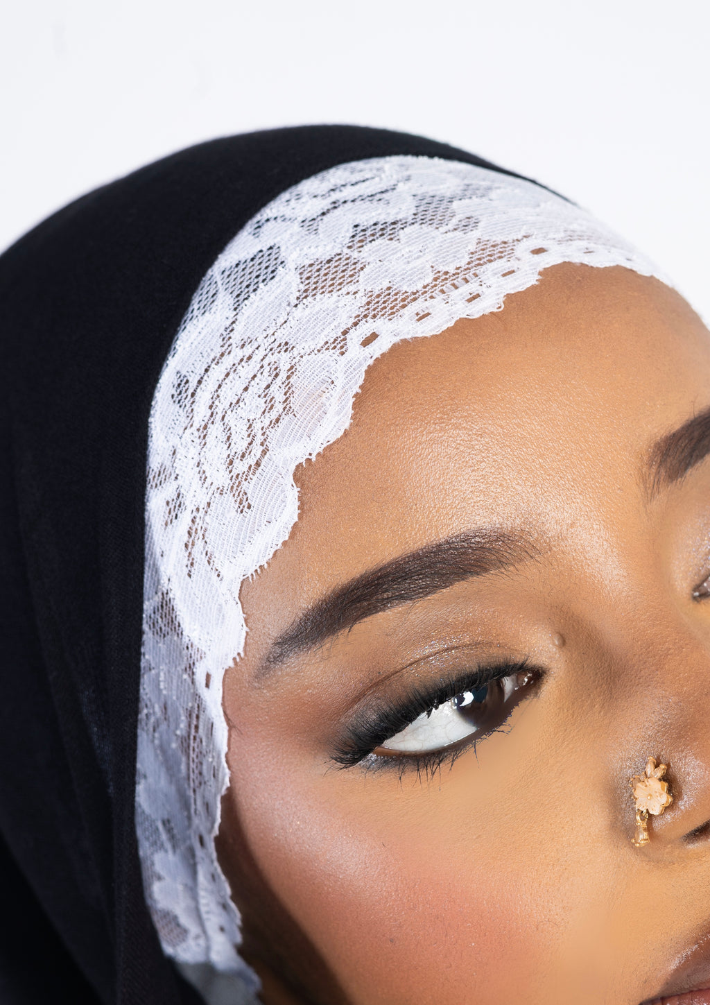 White Lace Tie Undercap