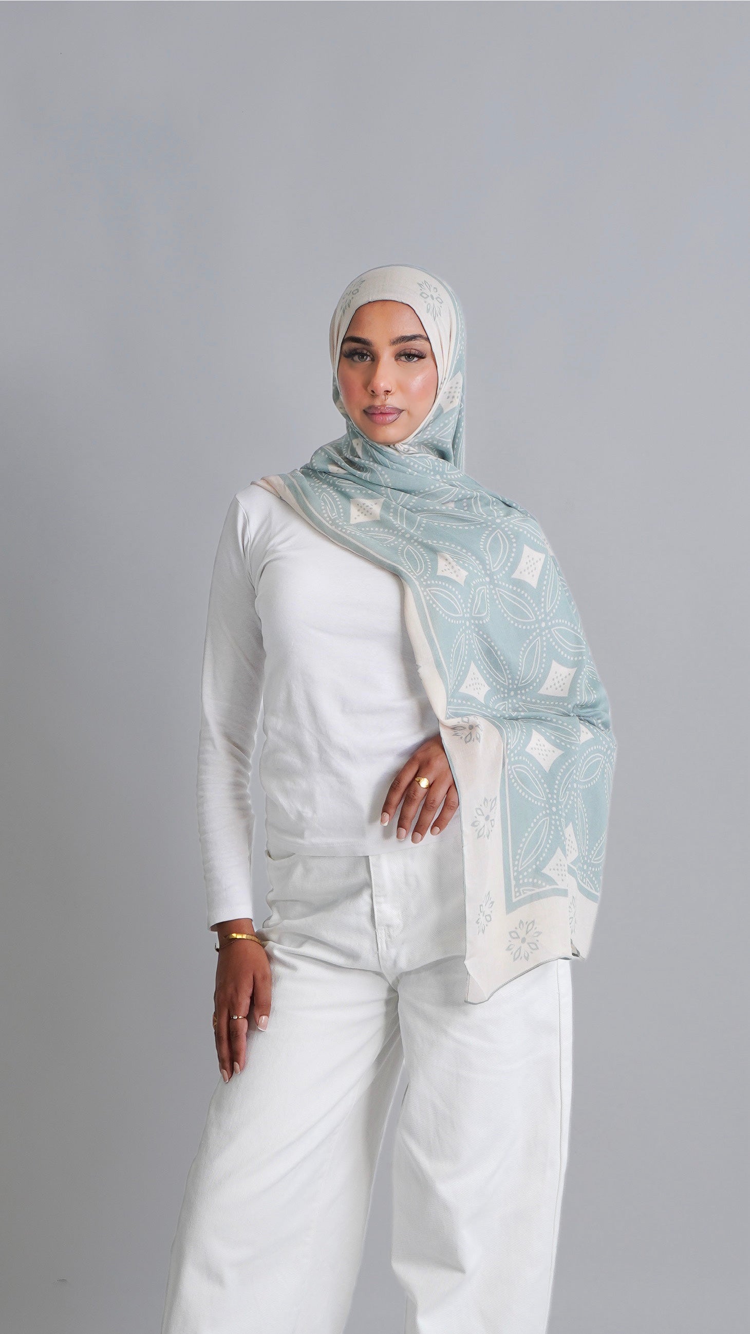 HIDO in sage green & cream